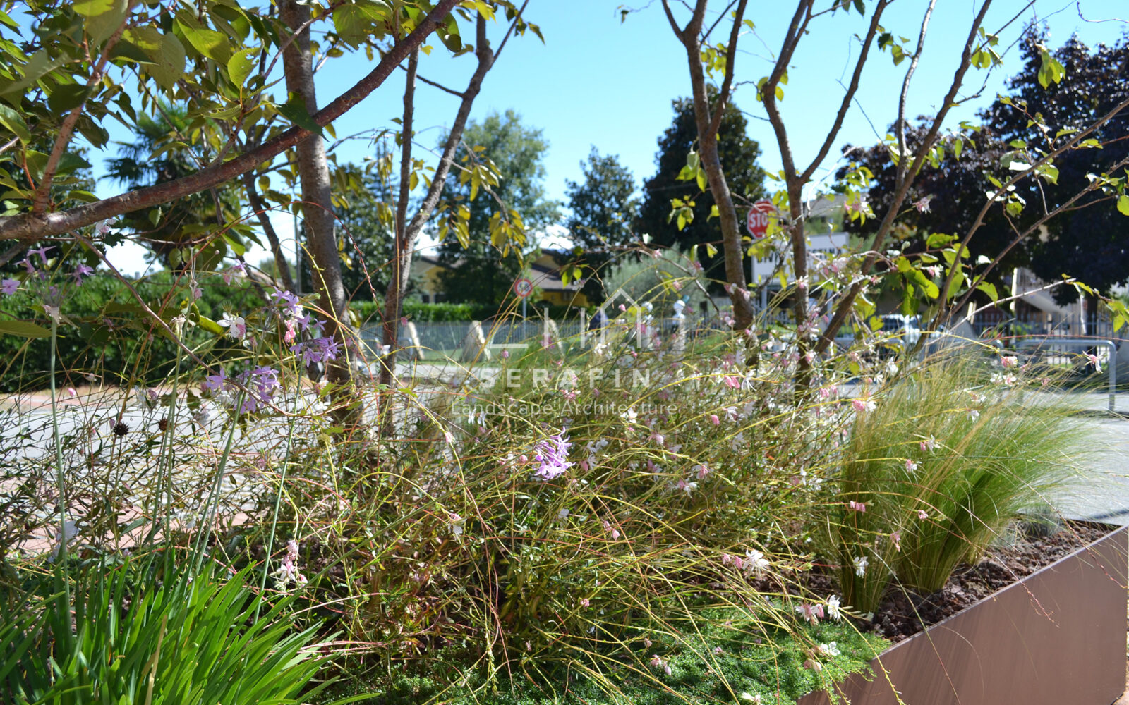 outdoor floral installation for a beauty salon in San Stino di Livenza