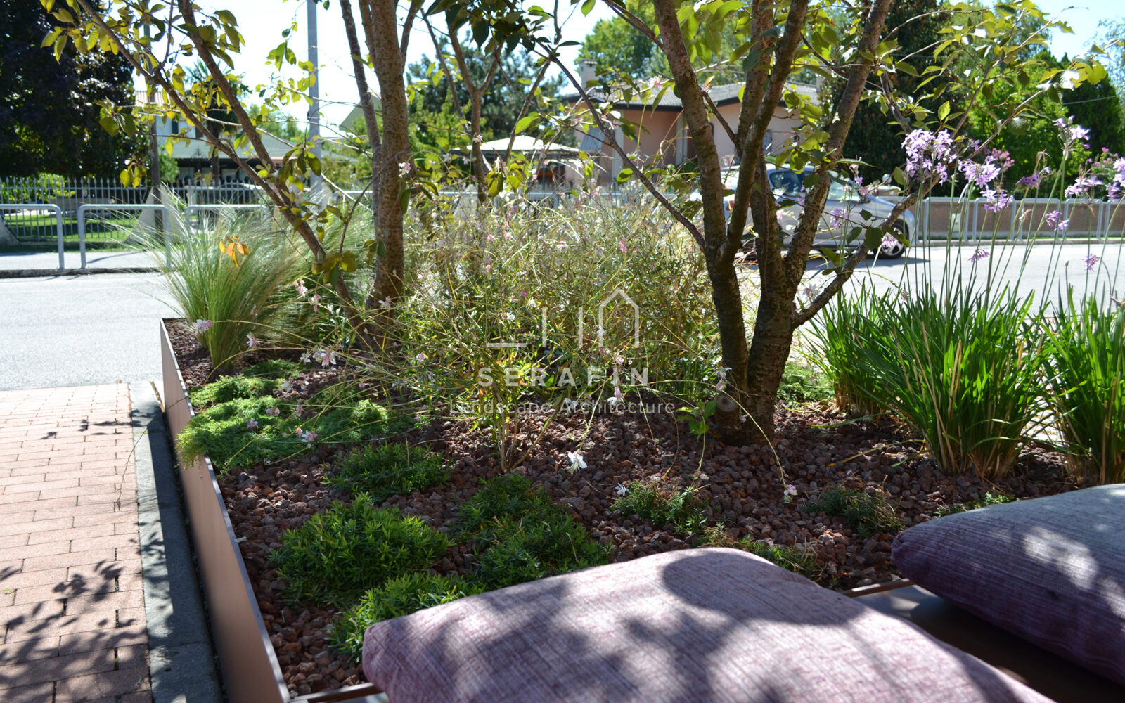 outdoor floral installation for a beauty salon in San Stino di Livenza