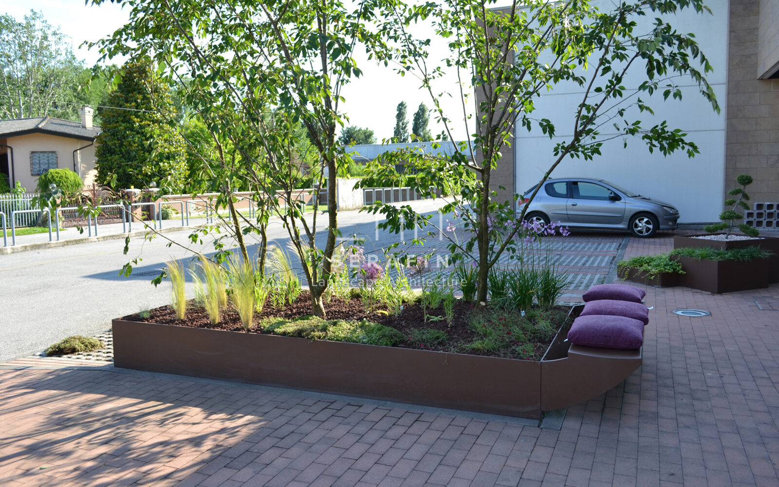 outdoor floral installation for a beauty salon in San Stino di Livenza