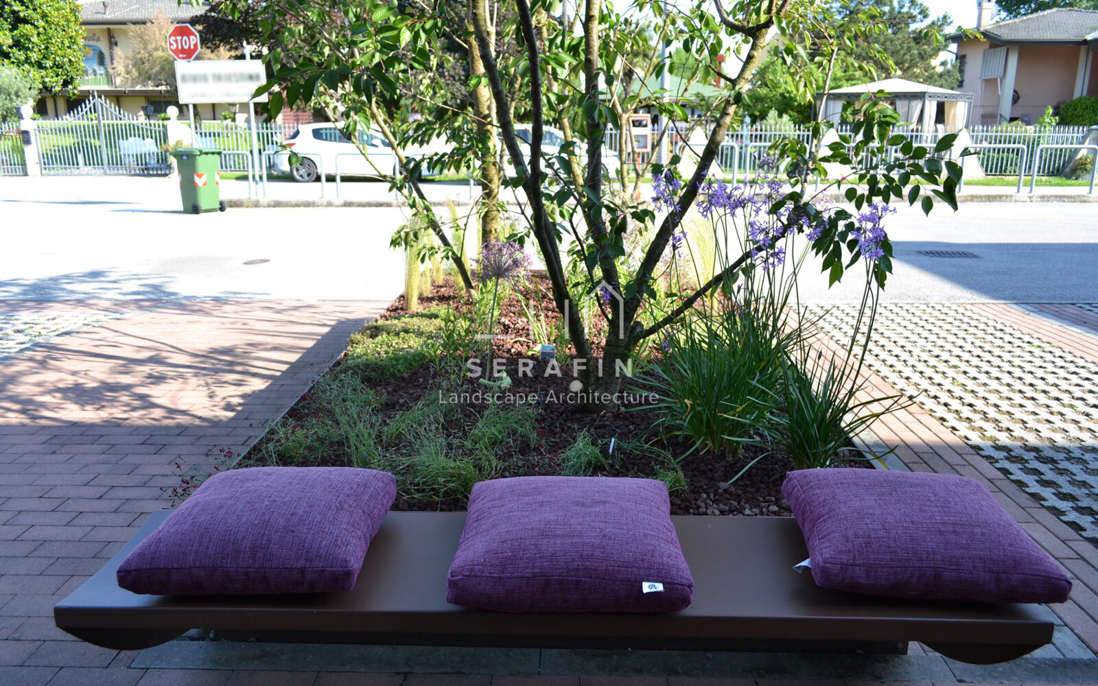 outdoor floral installation for a beauty salon in San Stino di Livenza