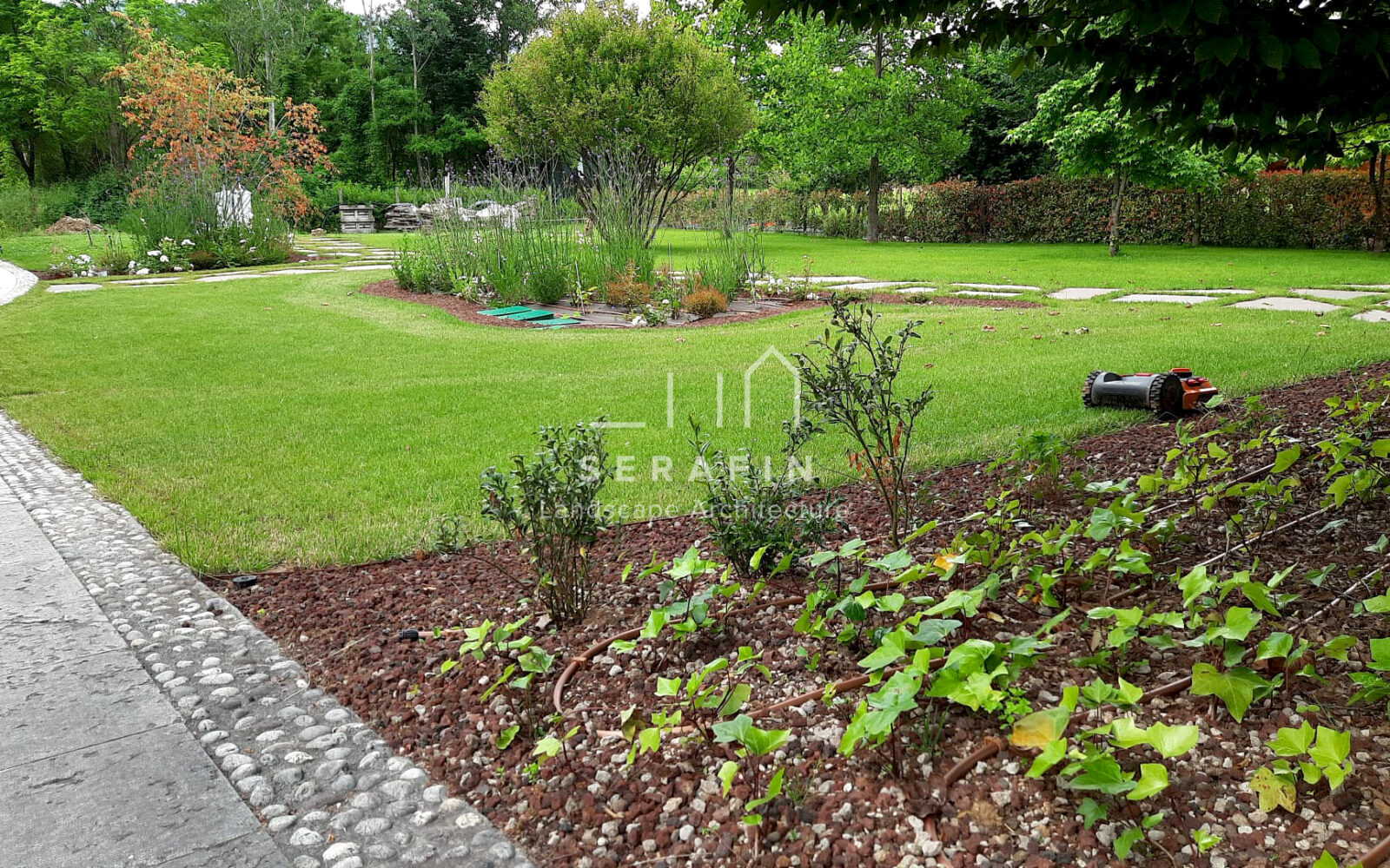 Creation of a luxury garden with swimming pool and furniture in Vittorio Veneto