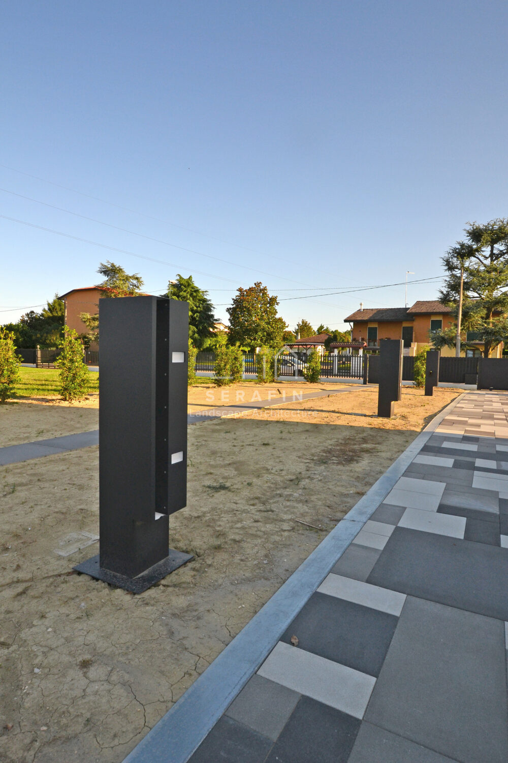 progetto di un giardino moderno con piscina nella città metropolitana di Venezia - 12