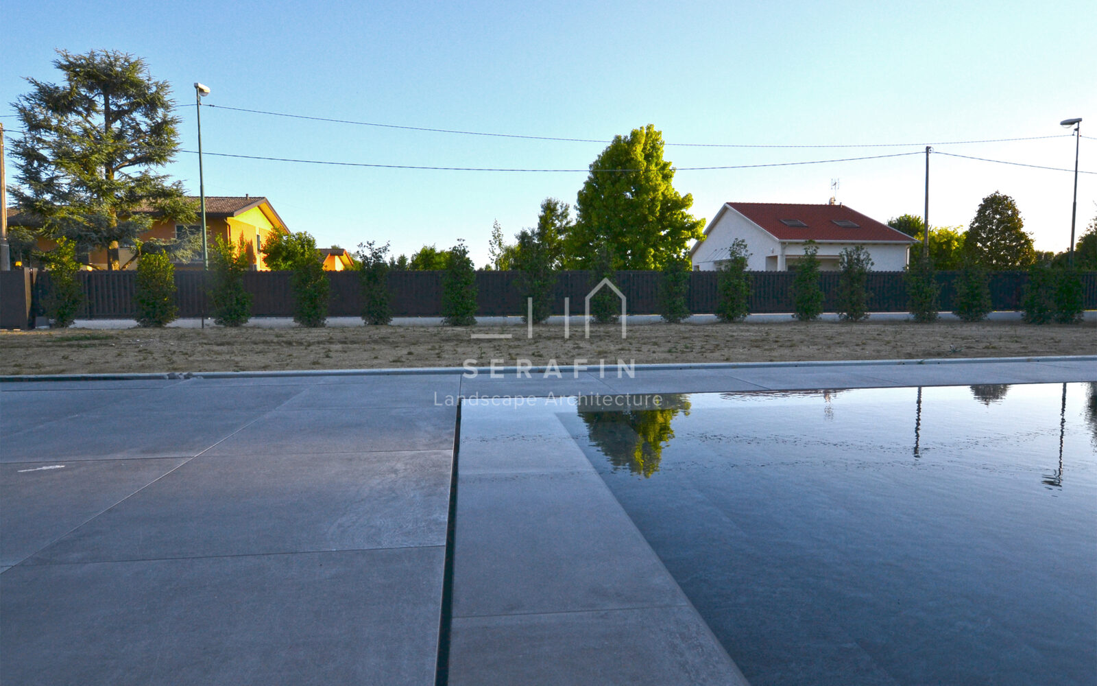 progetto di un giardino moderno con piscina nella città metropolitana di Venezia - 17