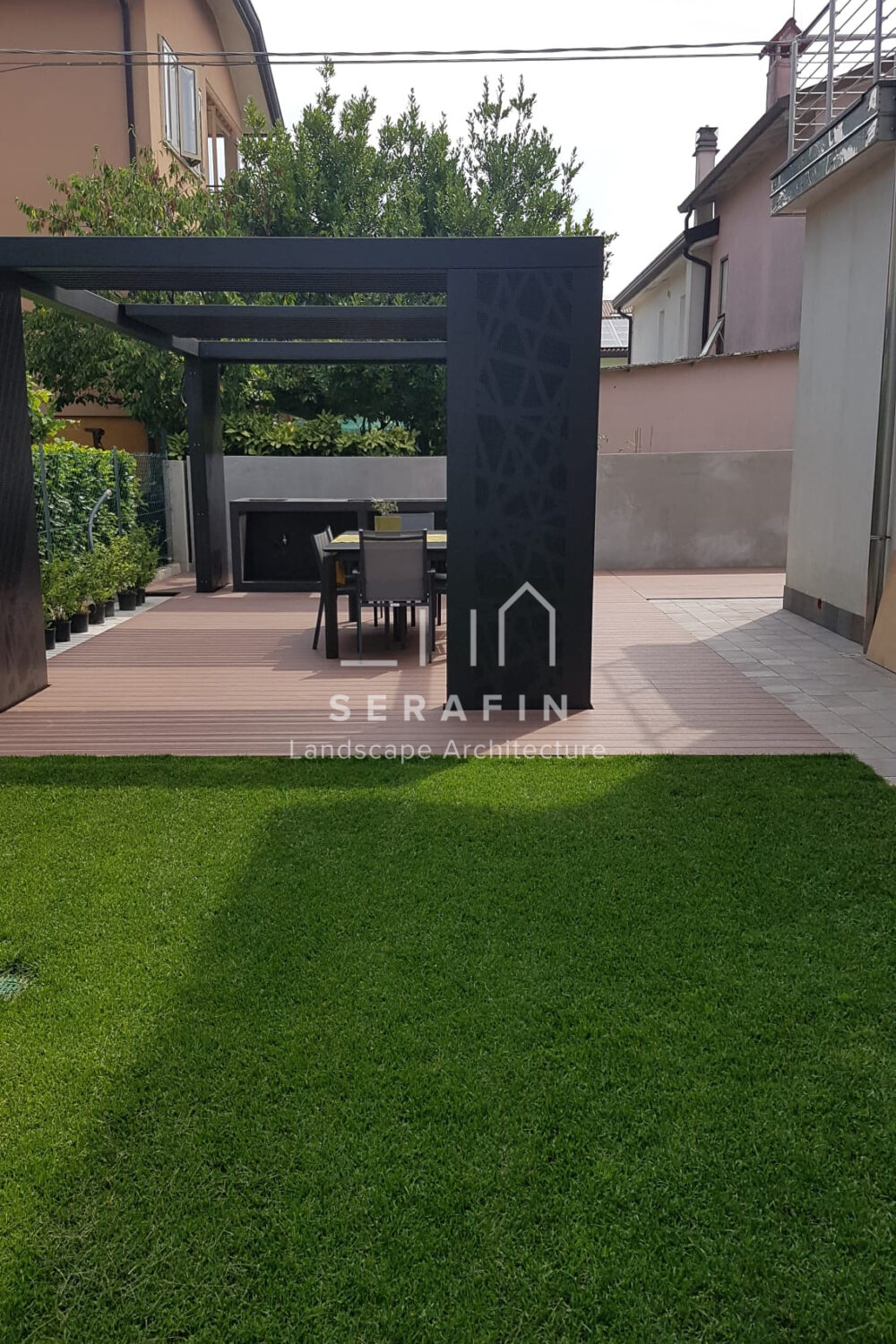 project image of a private garden with outdoor living in the province of Venice