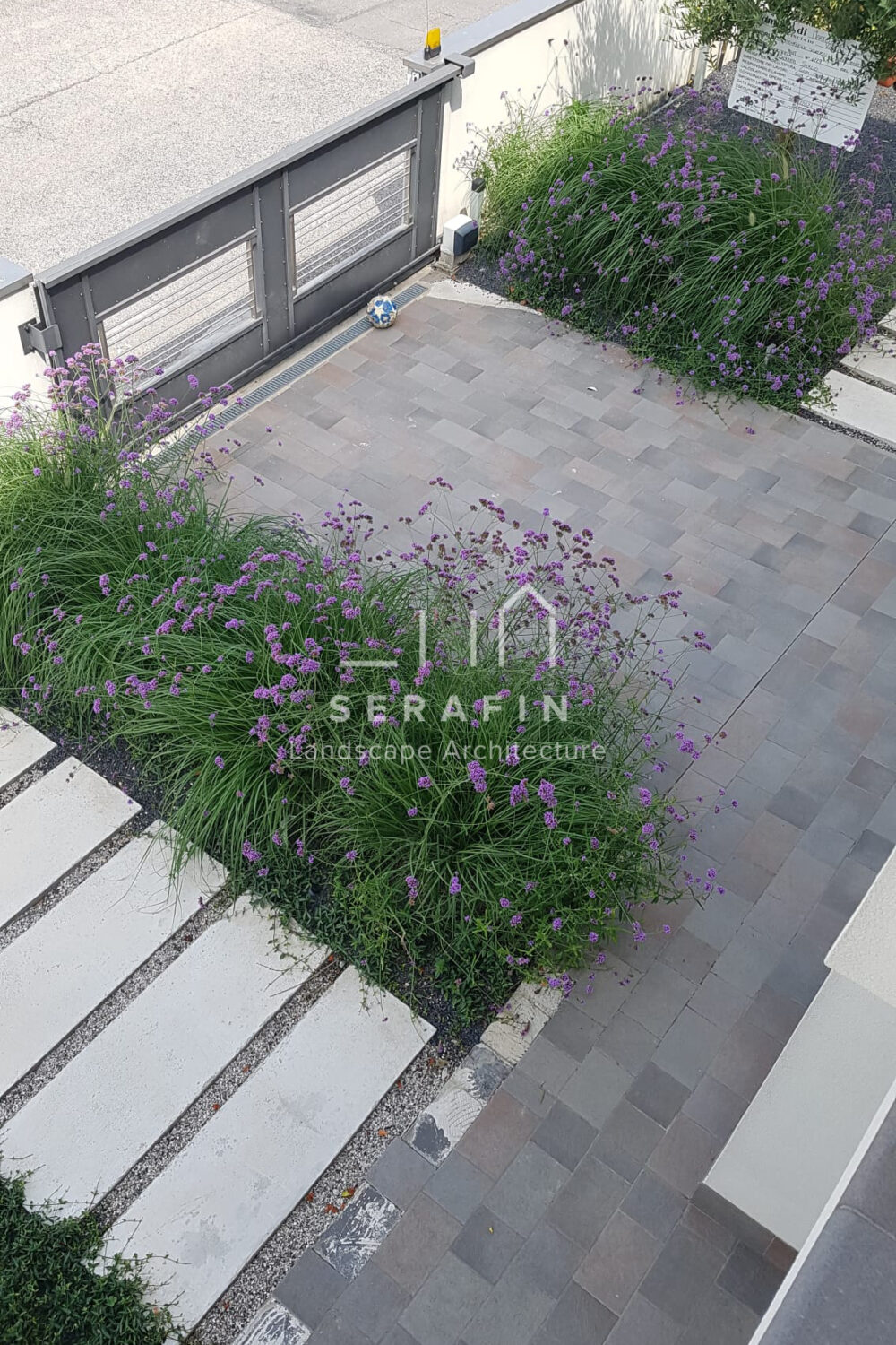 project image of a private garden with outdoor living in the province of Venice