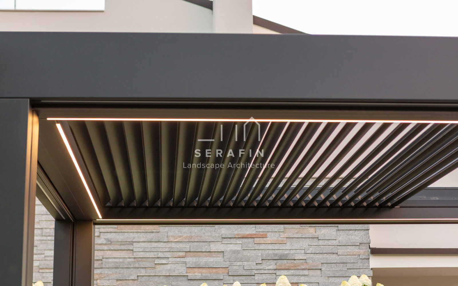 immagine del progetto di un giardino privato di lusso con pergotenda bioclimatica a Treviso