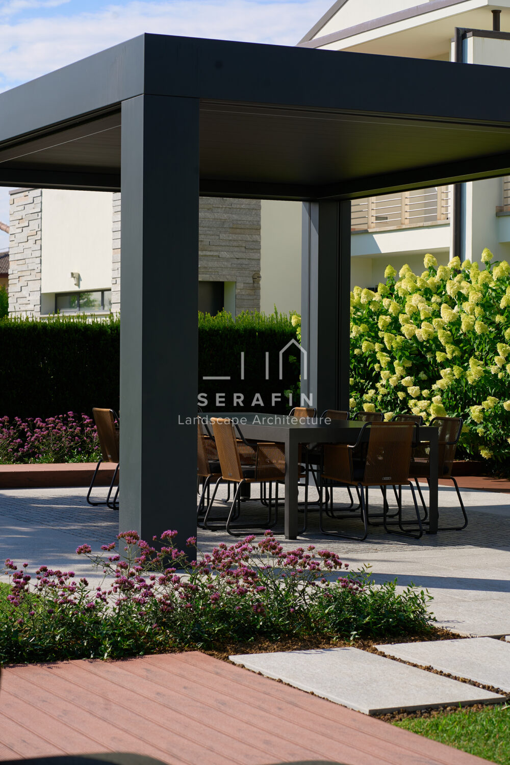 immagine del progetto di un giardino privato di lusso con pergotenda bioclimatica a Treviso